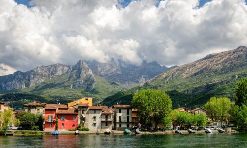 Pescarenico-shutterstock_430606456-1024x678